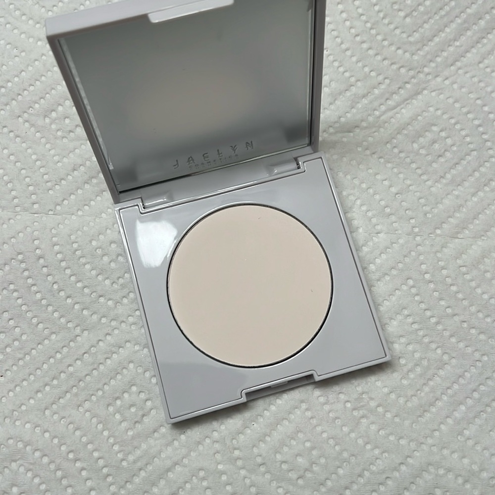 Jaclyn Cosmetics Correcting Face It All Powder